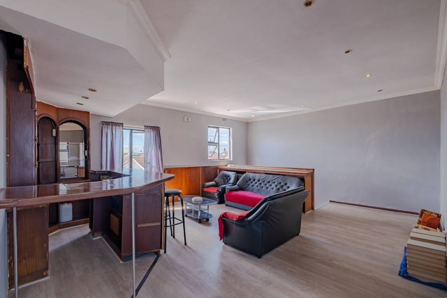 5 Bedroom Property for Sale in Lentegeur Western Cape